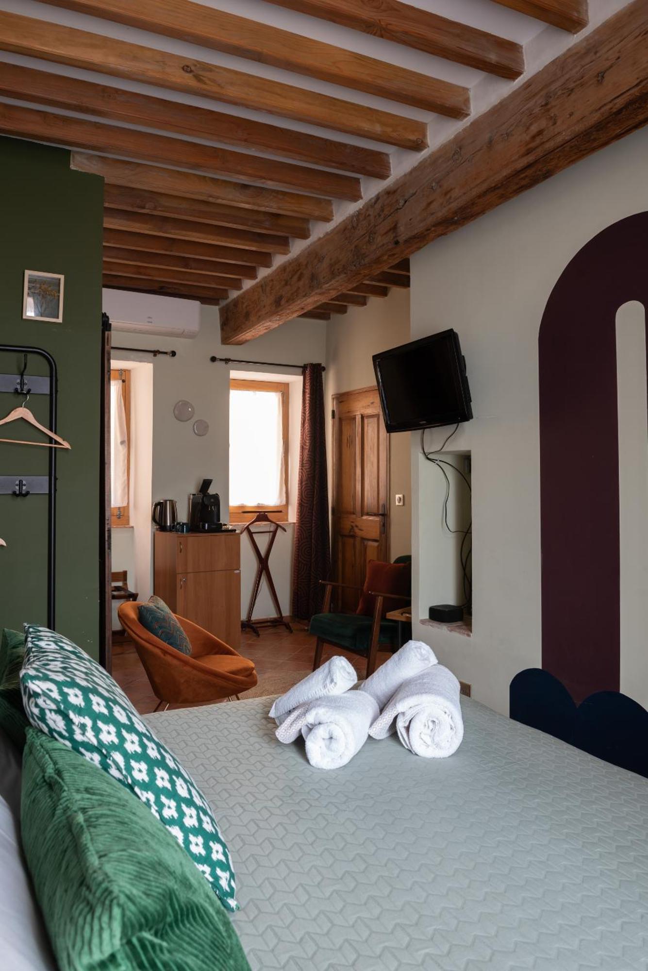 La Maison D'En Bas Des Seigneurs Cucuron Cameră foto